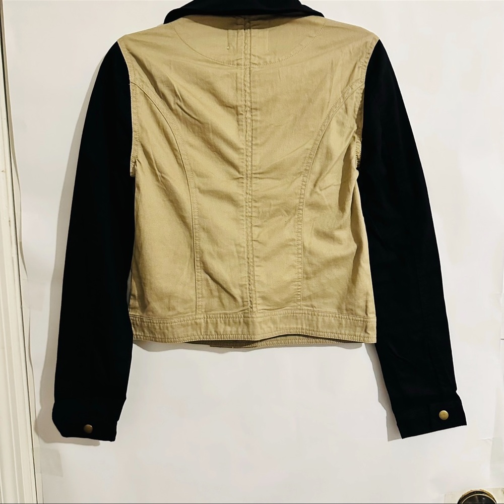 F21 | Jacket | Taupe and Black - Picture 2 of 5